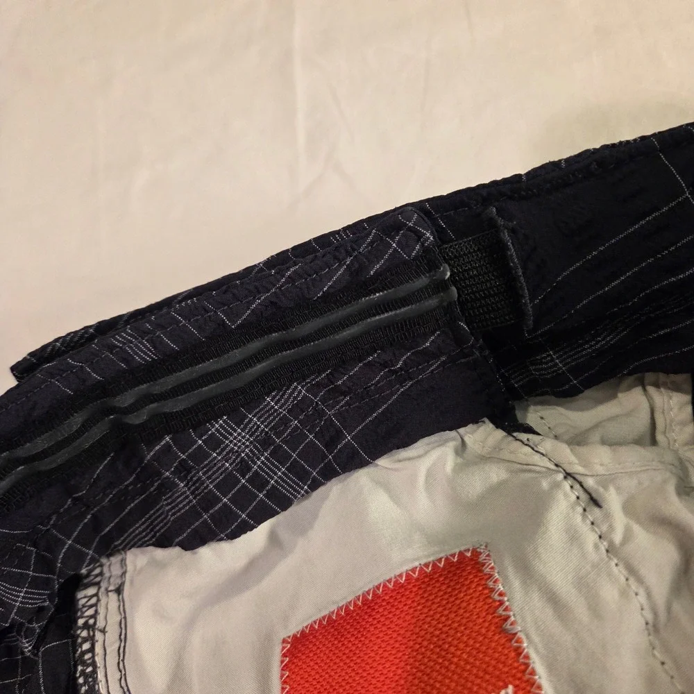 Tommy Bahama Men's Shorts Size 34 Adjustable Waist‎ Nylon Blend Black Gray Plaid